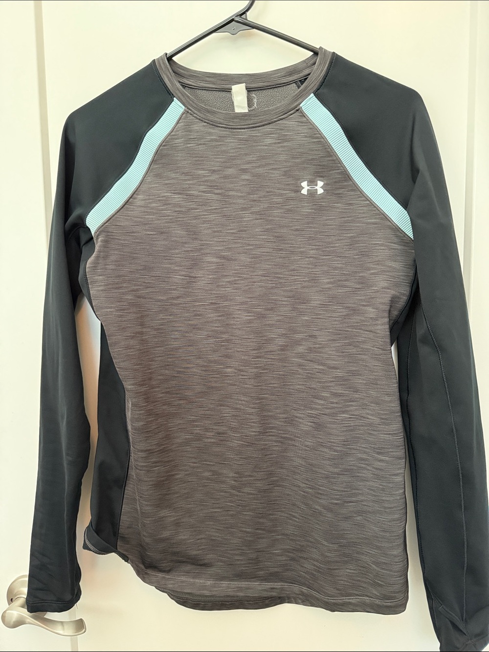 Under Armour Fitted Gray Heather Long Sleeve Top with Black Sleeves